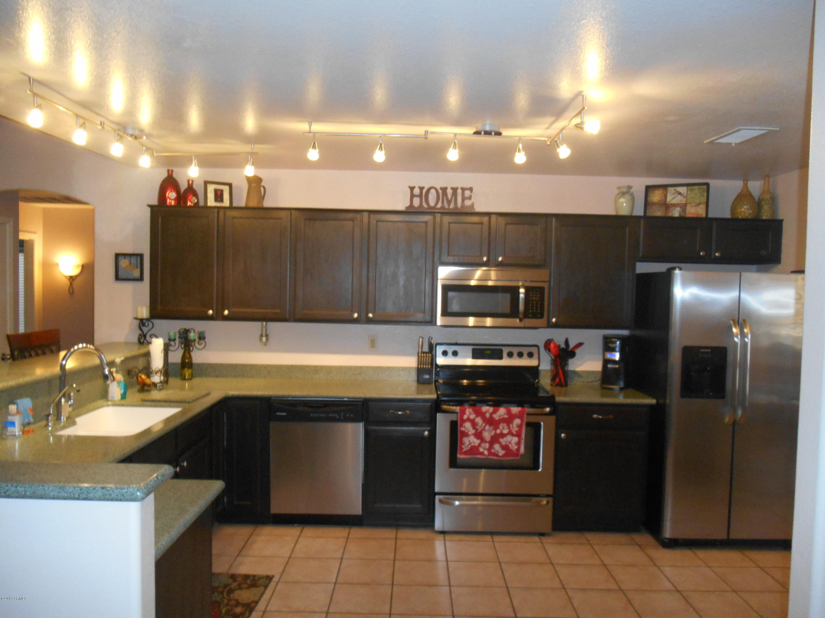 543 West Silver Creek Road Gilbert, AZ 85233 - Photo 17 of 17 Large Kitchen