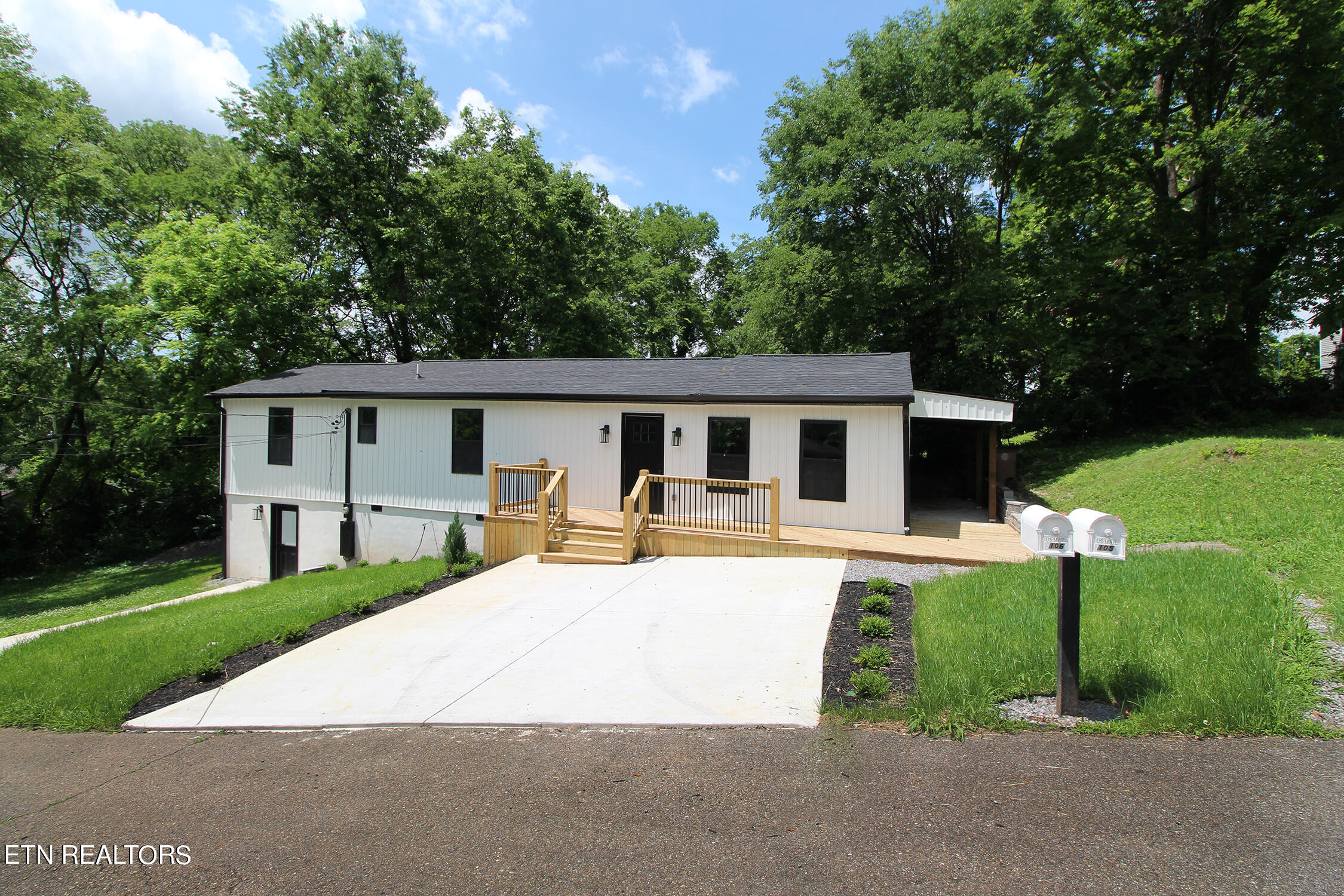 106 Nichols Road Southwest Knoxville, TN 37919 - Photo 2 of 29 IMG_9989