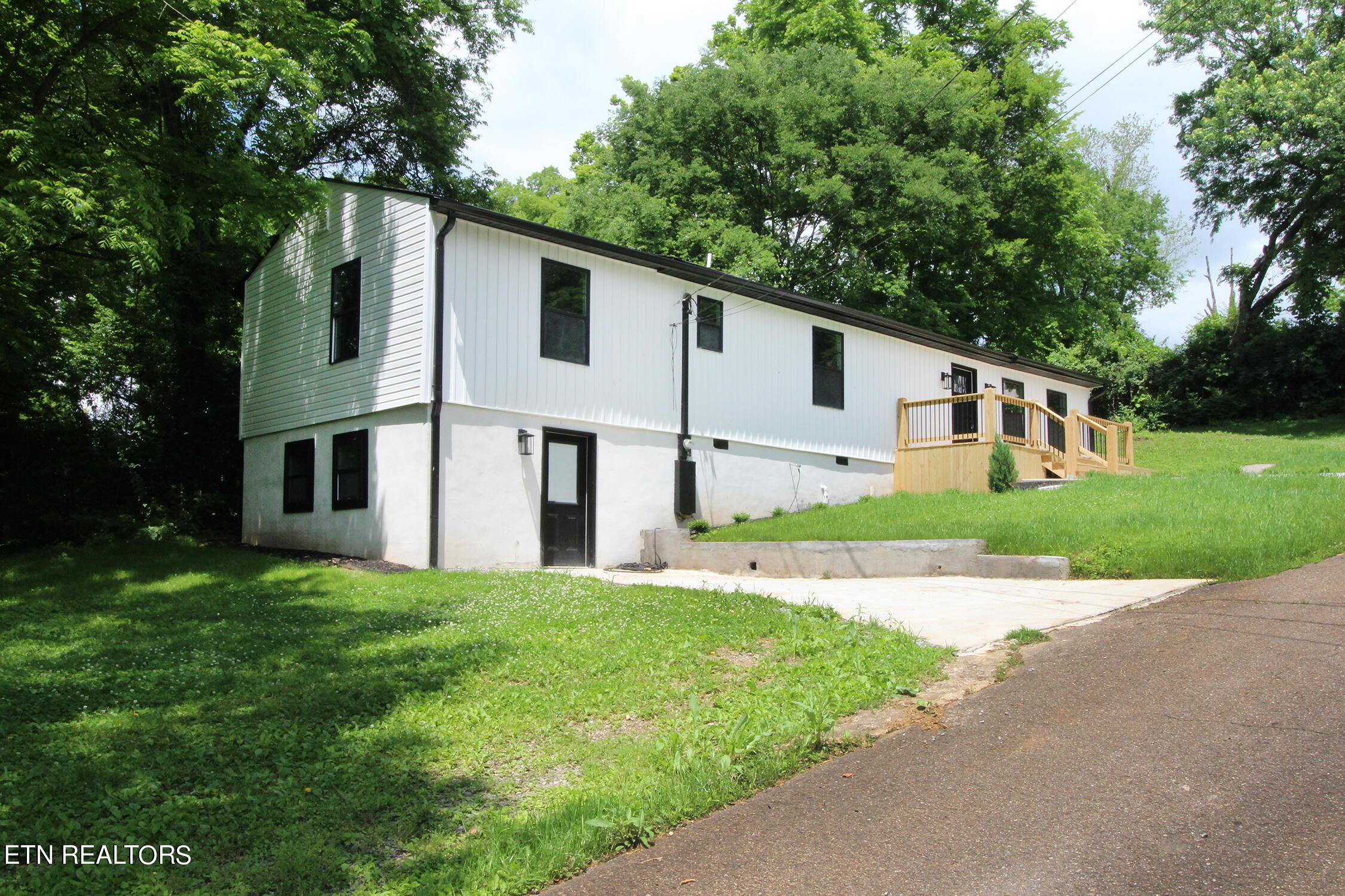 106 Nichols Road Southwest Knoxville, TN 37919 - Photo 6 of 29 IMG_9997