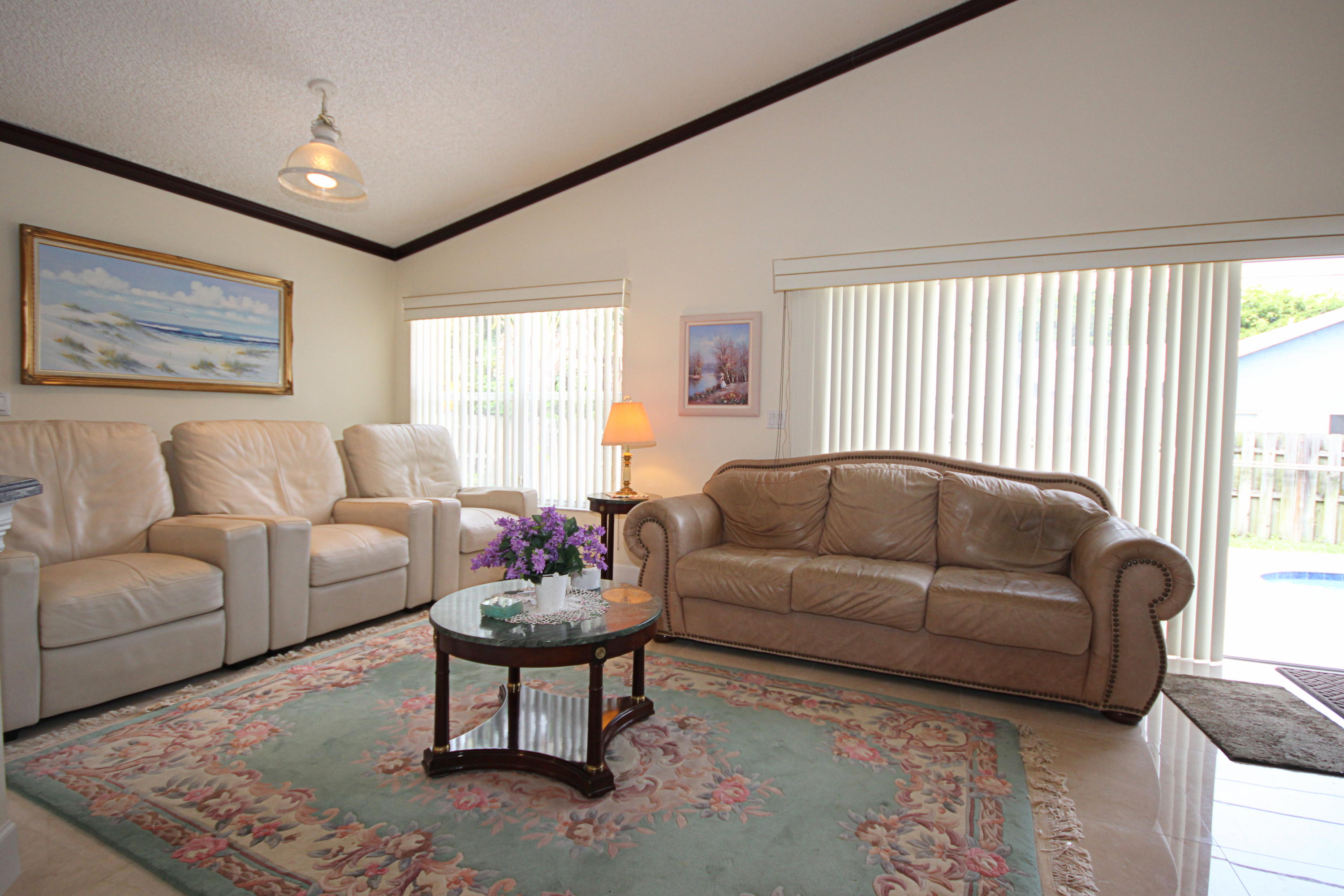 381 Cottonwood Lane Boca Raton, FL 33487 - Photo 7 of 14 381 COTTONWOOD DR 026
