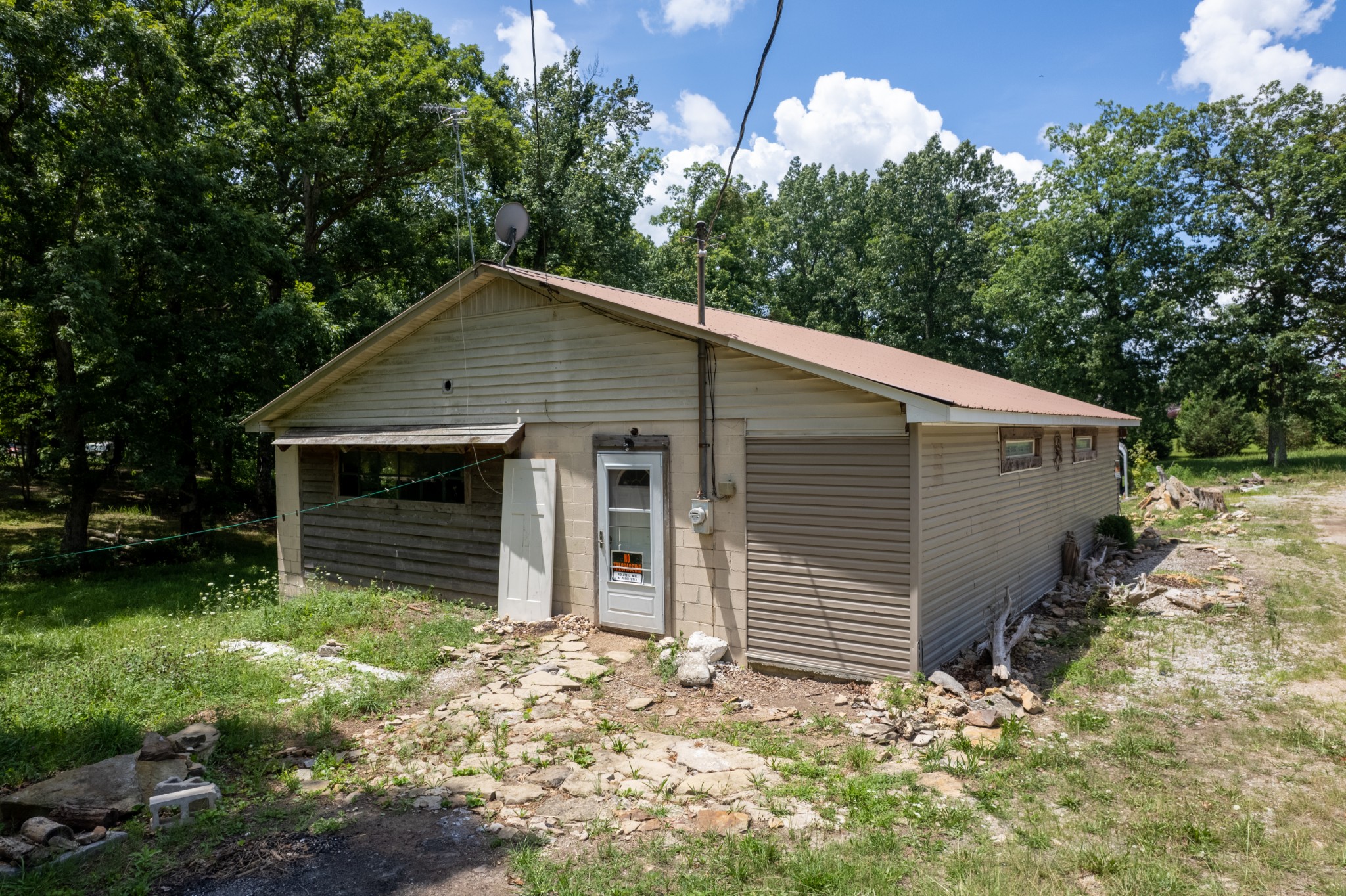 5650 Rowe Gap Road Belvidere, TN 37306 - Photo 2 of 31