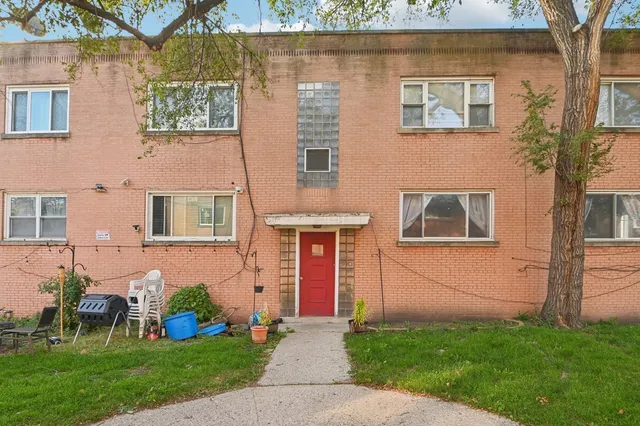 $209,000 | 2444 West Berwyn Avenue, Unit 1N, Chicago, IL 60625