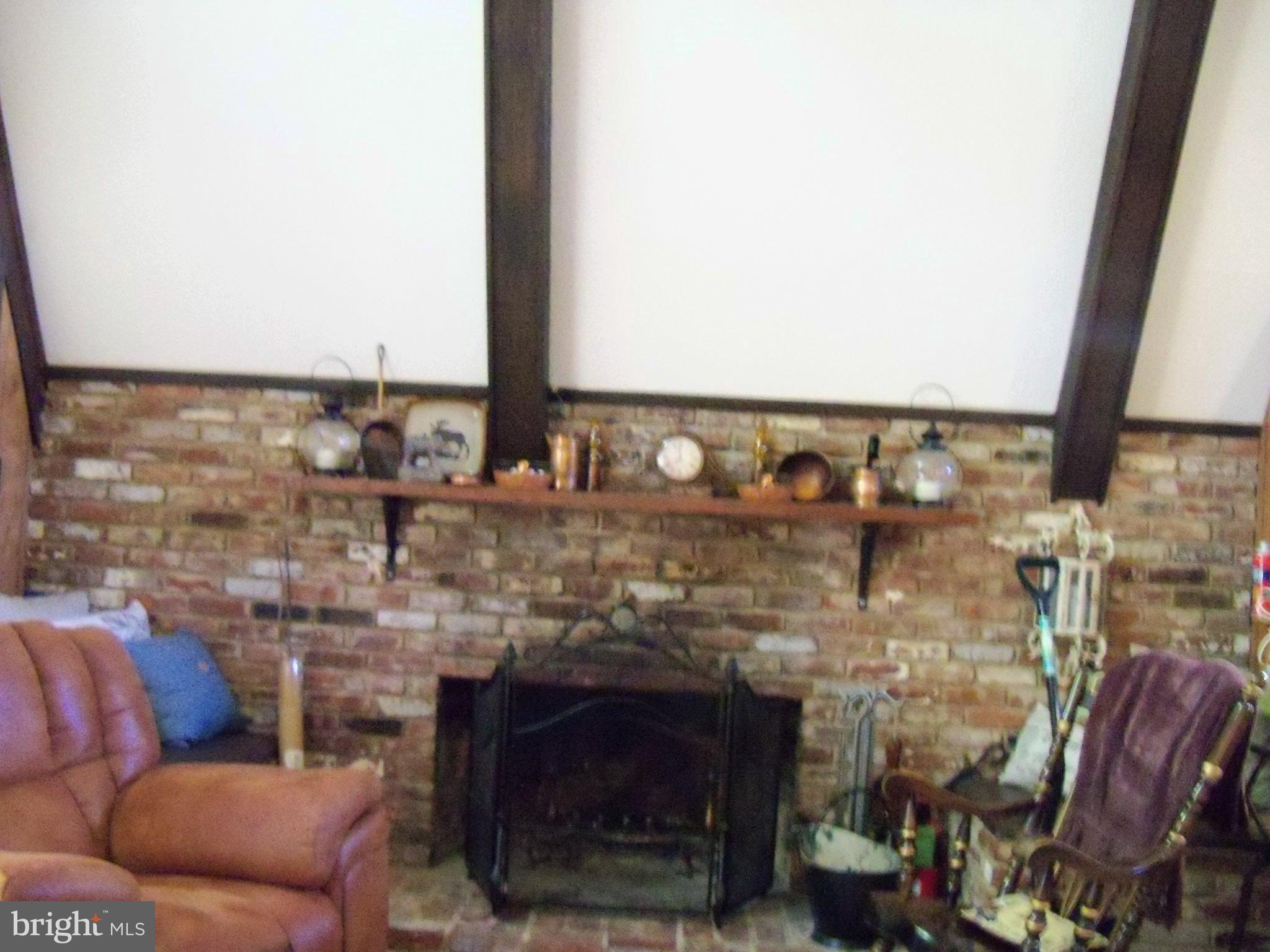 7261 Supinlick Ridge Road Mount Jackson, VA 22842 - Photo 8 of 16 Living Room