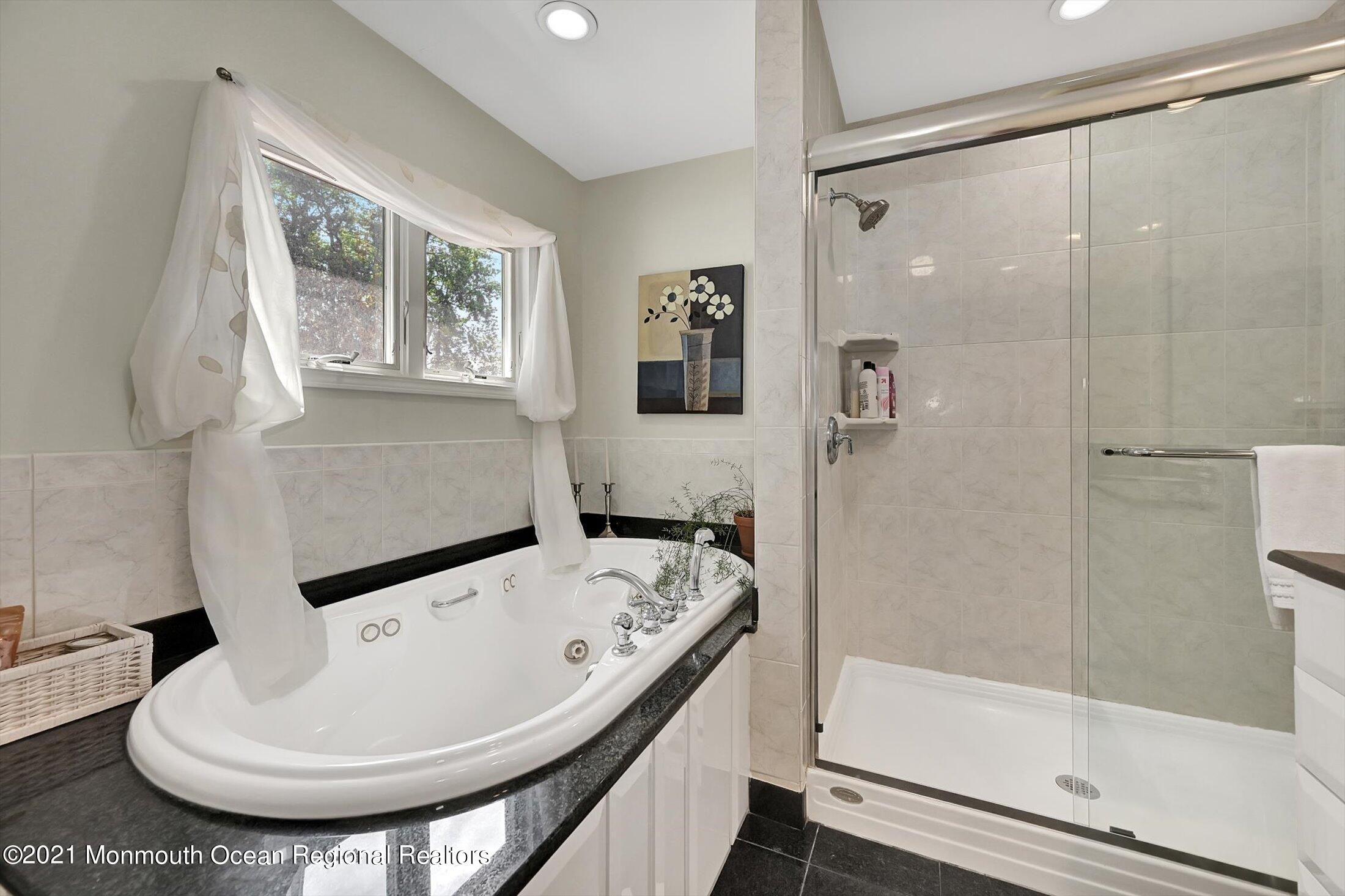 17 Regal Road Manalapan, NJ 07726 - Photo 23 of 40 25-14611759