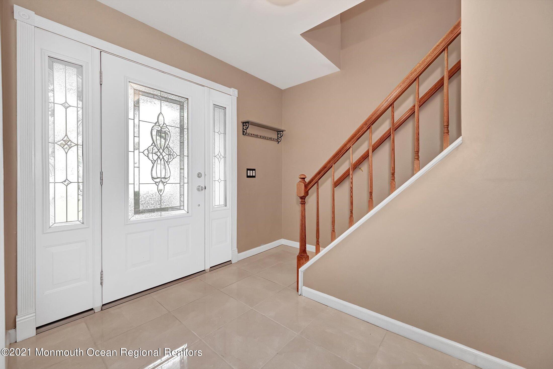 17 Regal Road Manalapan, NJ 07726 - Photo 5 of 40 05-14611849