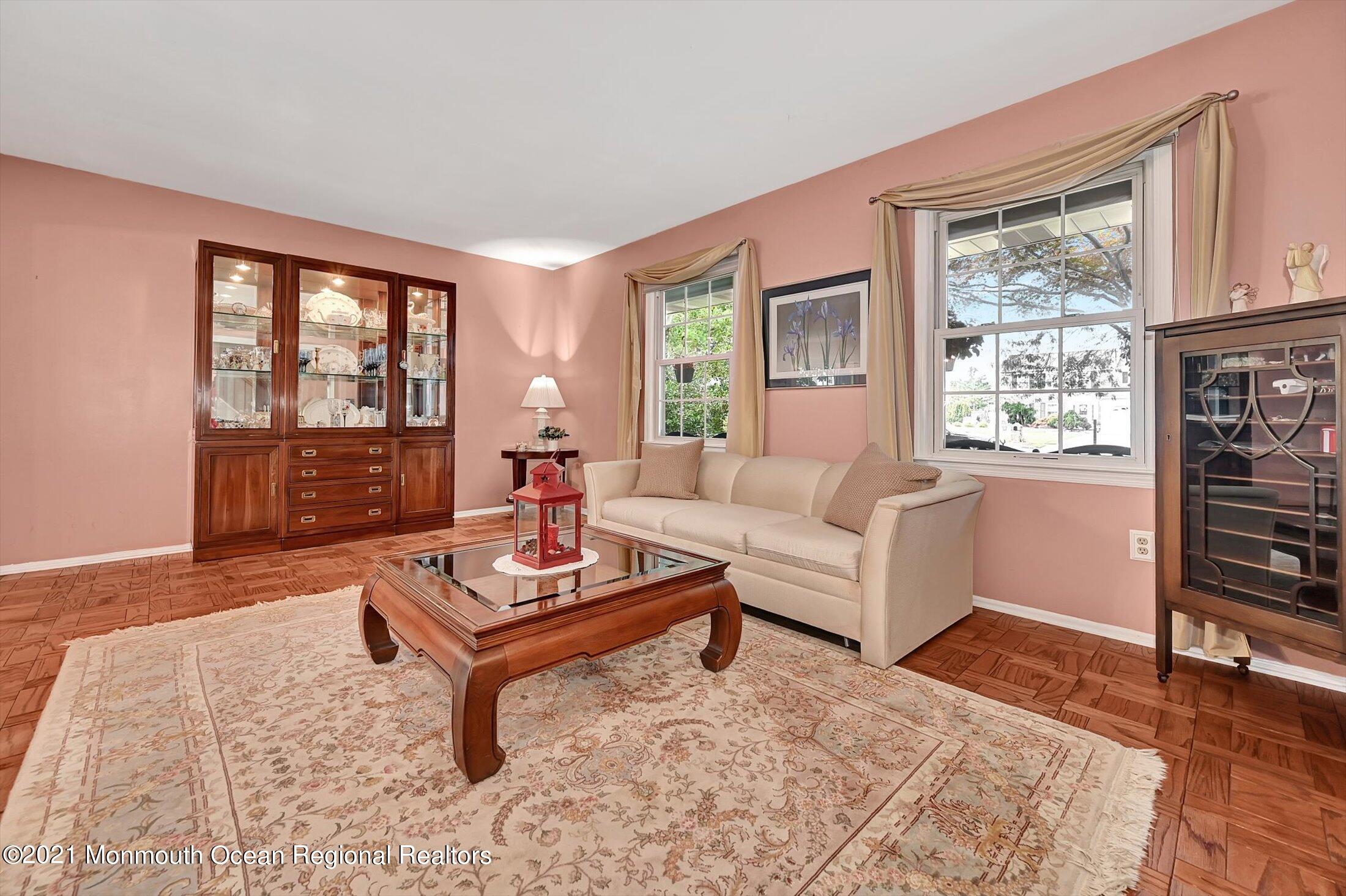 17 Regal Road Manalapan, NJ 07726 - Photo 6 of 40 06-14611851