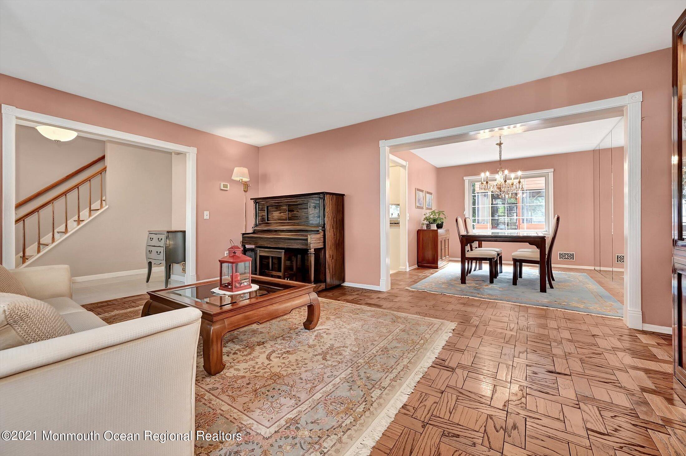 17 Regal Road Manalapan, NJ 07726 - Photo 7 of 40 08-14611855