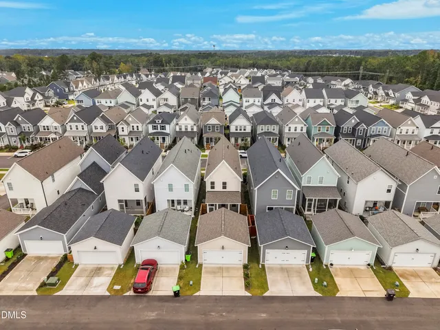 a view of backyard of house
