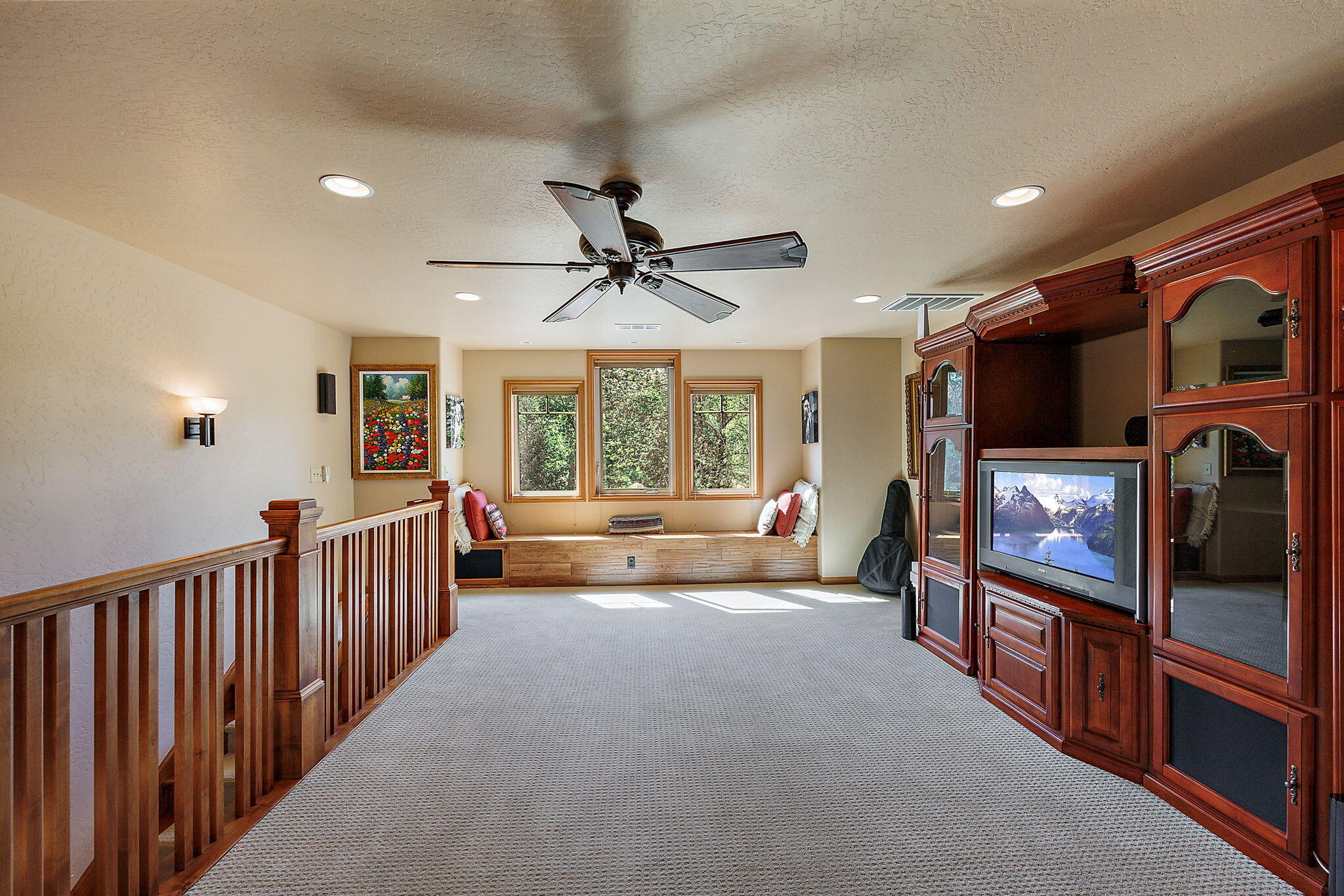343 Rene Drive Shady Cove, OR 97539 - Photo 36 of 152 2nd Living Area