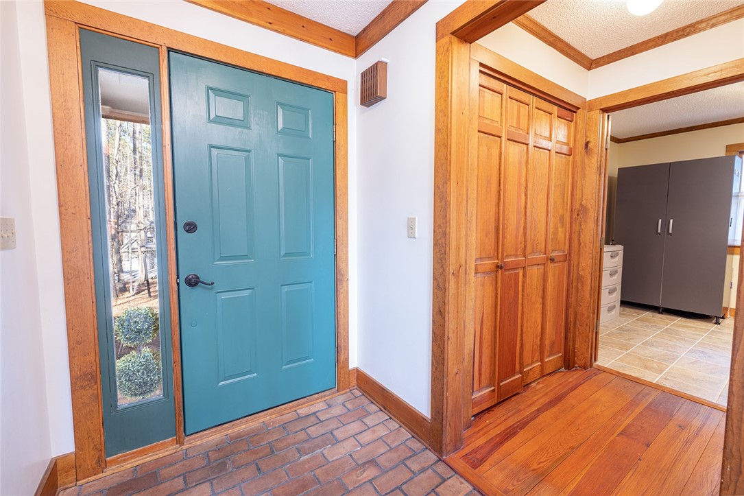 11 Port Tack Road Salem, SC 29676 - Photo 10 of 49 brick foyer with closet and access to 1/2 bath, la