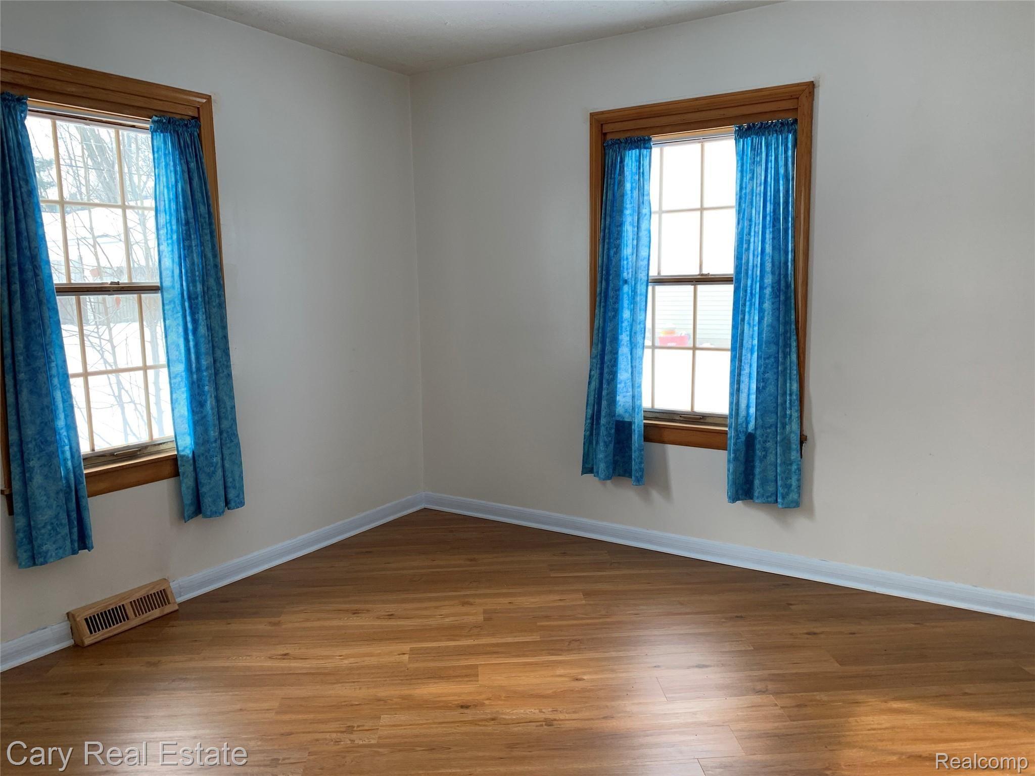 125 Ruppert Street Commerce Township, MI 48382 - Photo 21 of 28 Bedroom
