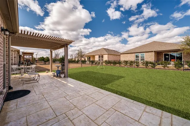a view of a house with a big yard