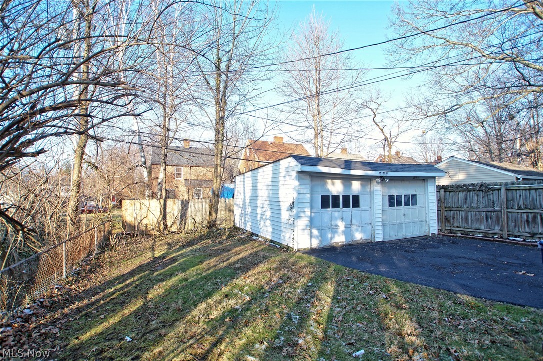 3545 Boynton Road Cleveland Heights, OH 44121 - Photo 4 of 33