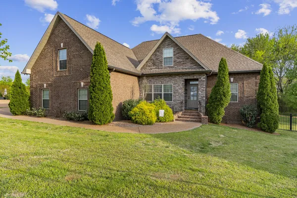 $699,999 | 807 Kimber Lane, Lebanon, TN 37087