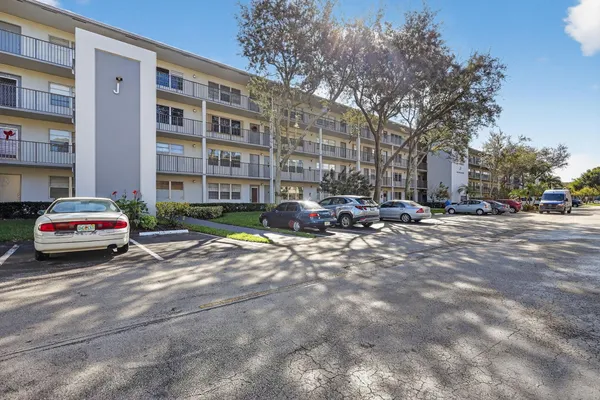 $1,850 | 101 Southwest 132nd Way, Unit 418J, Hollywood, FL 33027