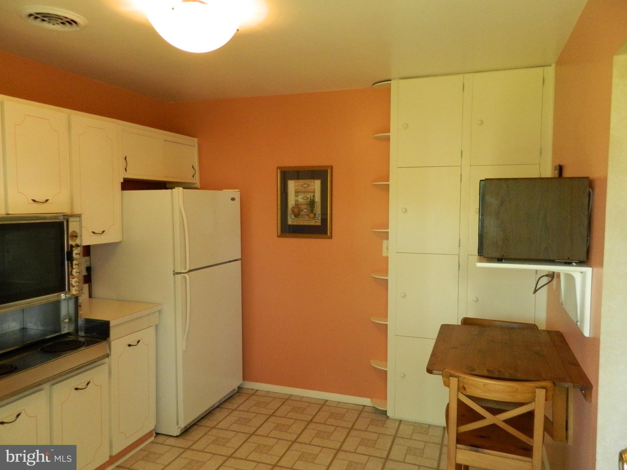 607 Banyan Road Edgewood, MD 21040 - Photo 10 of 25 Kitchen