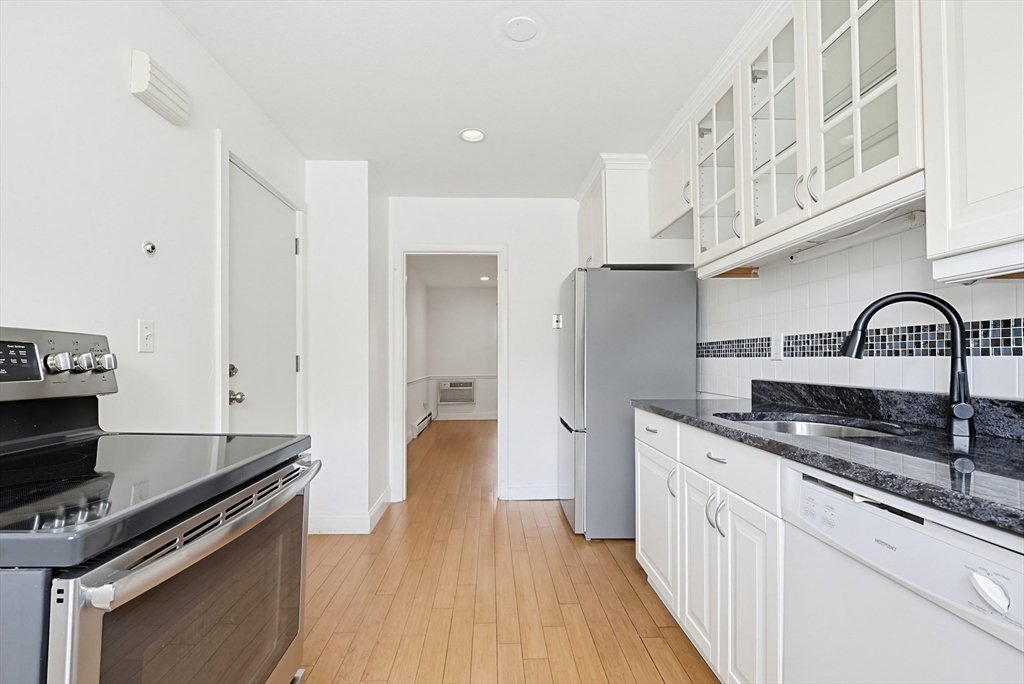 21 Westgate Road, Unit 4 Boston, MA 02467 - Photo 24 of 34