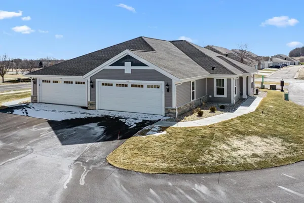 $396,900 | 532 Hunter Oaks Boulevard, Unit 502, Watertown, WI 53094