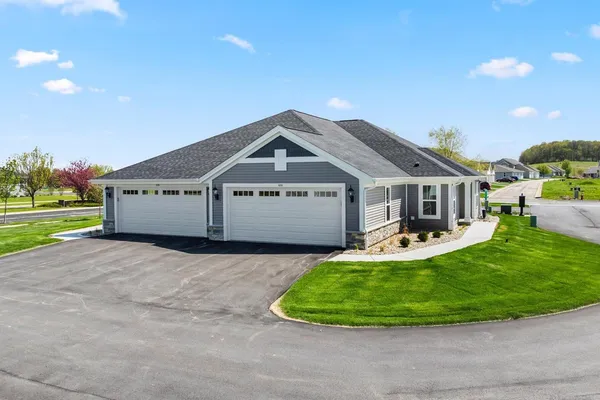 $396,900 | 532 Hunter Oaks Boulevard, Unit 502, Watertown, WI 53094