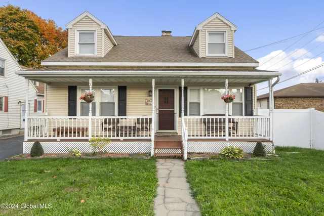 $1,800 | 41 Saratoga Avenue, Unit 1, Waterford, NY 12188