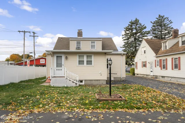 $1,800 | 41 Saratoga Avenue, Unit 1, Waterford, NY 12188