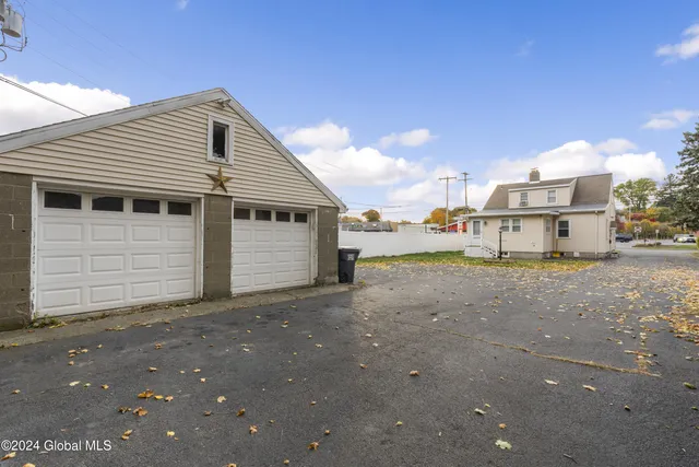 $1,800 | 41 Saratoga Avenue, Unit 1, Waterford, NY 12188