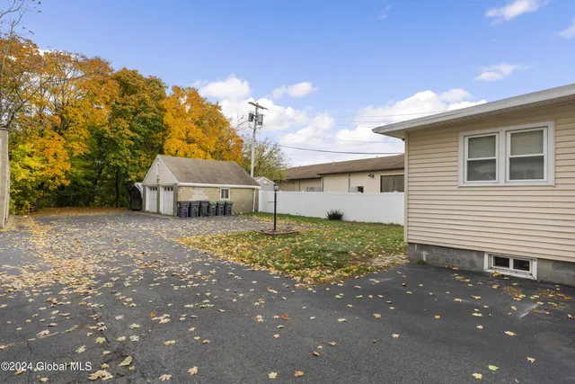 $1,800 | 41 Saratoga Avenue, Unit 1, Waterford, NY 12188