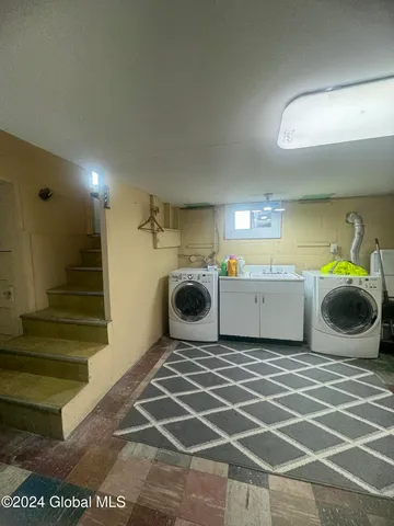 $1,800 | 41 Saratoga Avenue, Unit 1, Waterford, NY 12188