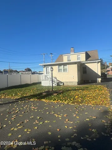 $1,800 | 41 Saratoga Avenue, Unit 1, Waterford, NY 12188