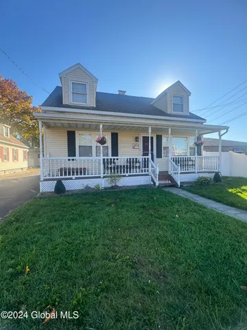 $1,800 | 41 Saratoga Avenue, Unit 1, Waterford, NY 12188