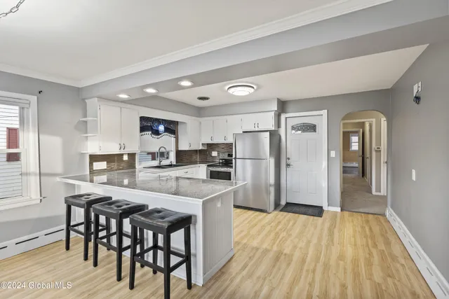 $1,800 | 41 Saratoga Avenue, Unit 1, Waterford, NY 12188