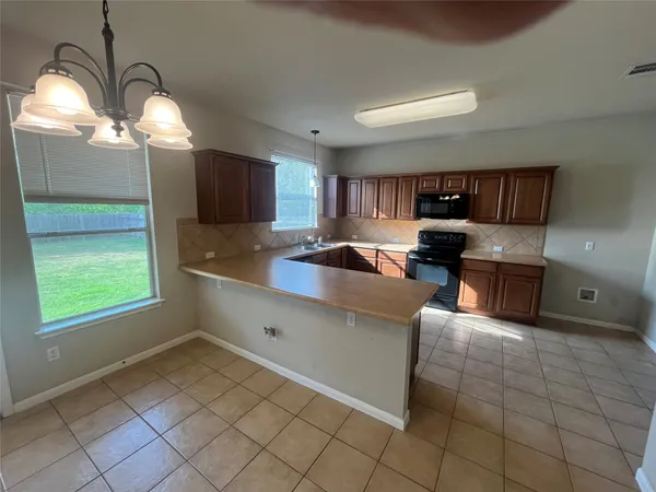 $1,950 | 221 Gainer Drive, Hutto, TX 78634