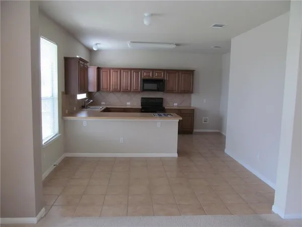 $1,950 | 221 Gainer Drive, Hutto, TX 78634