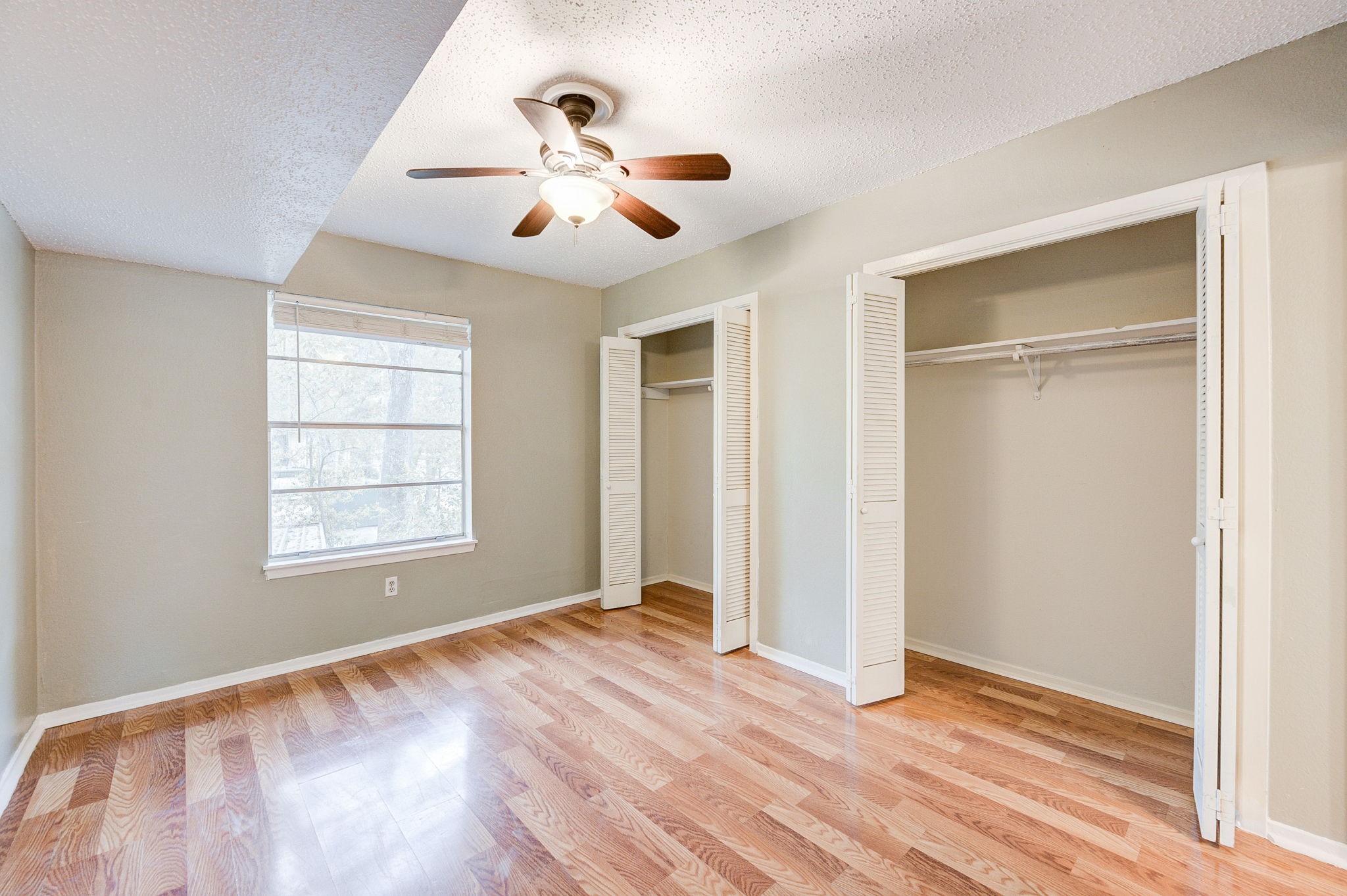 8229 Kingsbrook Road, Unit 229 Houston, TX 77024 - Photo 28 of 50 Bedroom