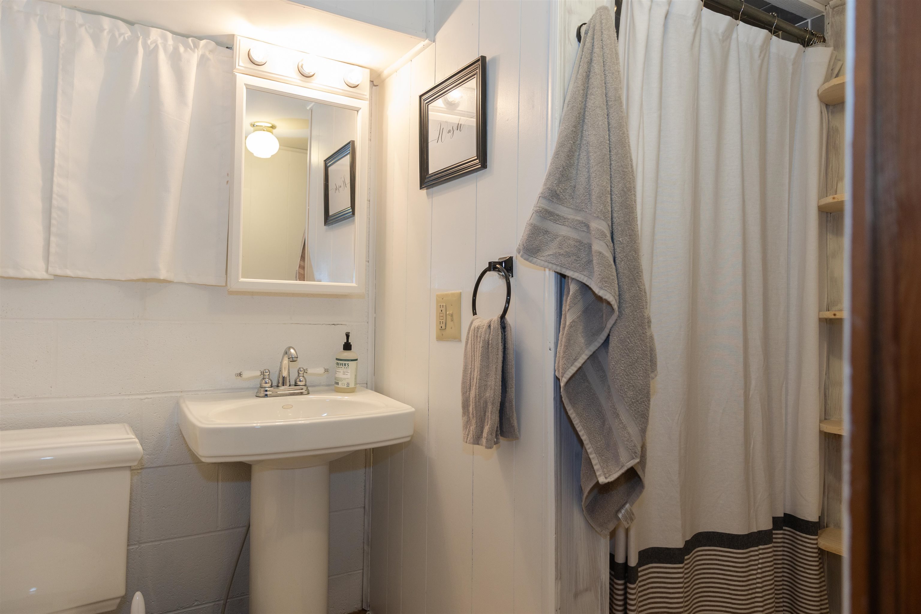 896 Collierstown Road Lexington, VA 24450 - Photo 35 of 56 Full Bathroom