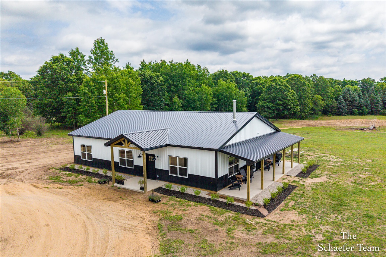 5227 Johnson Road Greenville, MI 48838 - Photo 1 of 33