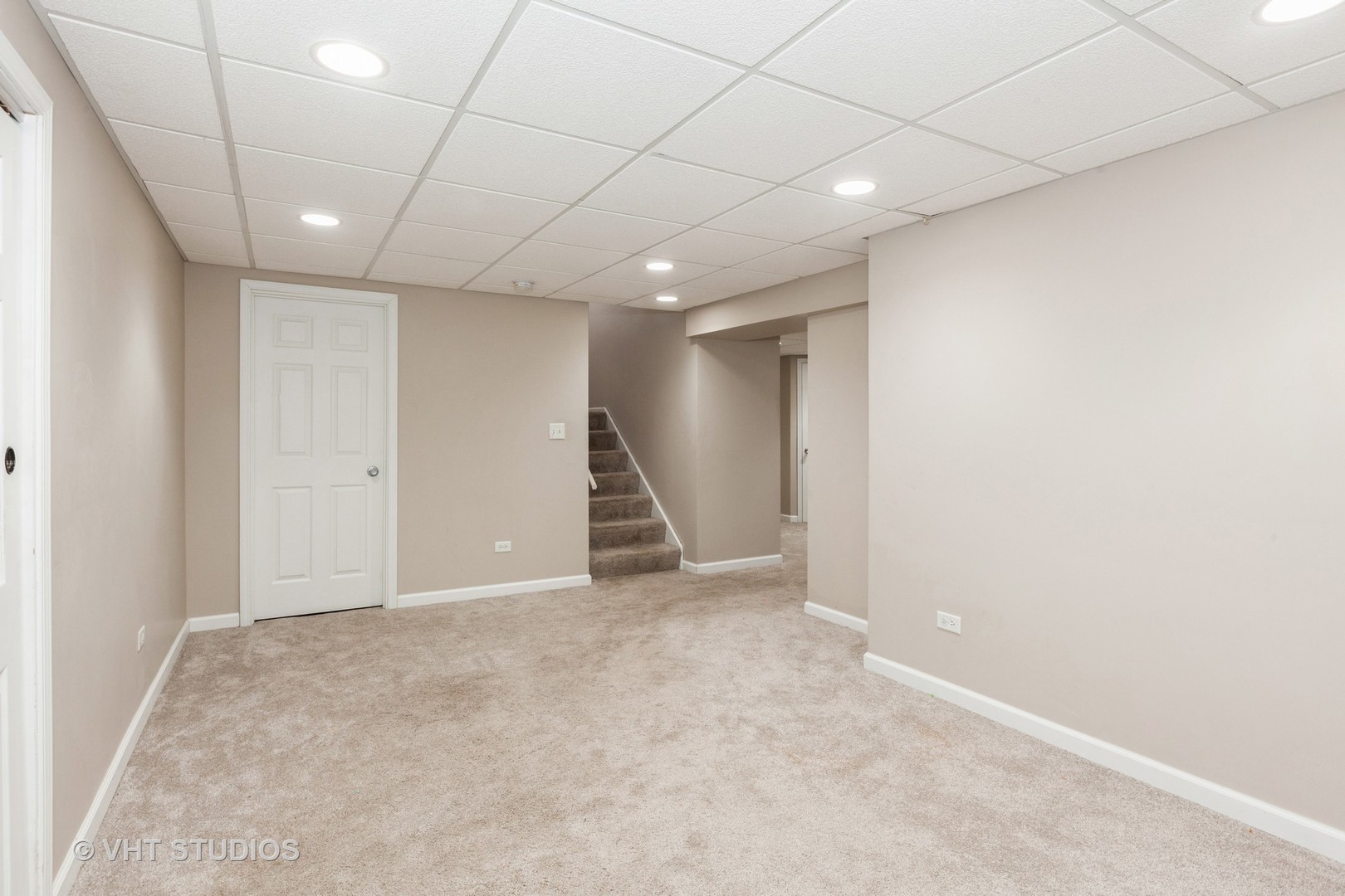 960 Heathrow Lane Naperville, IL 60540 - Photo 17 of 24 a view of an empty room