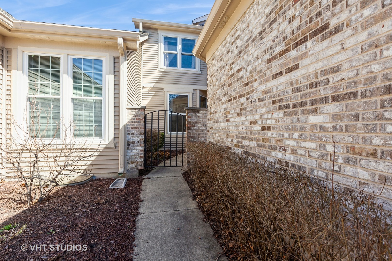 960 Heathrow Lane Naperville, IL 60540 - Photo 3 of 24 a view of a pathway with a house