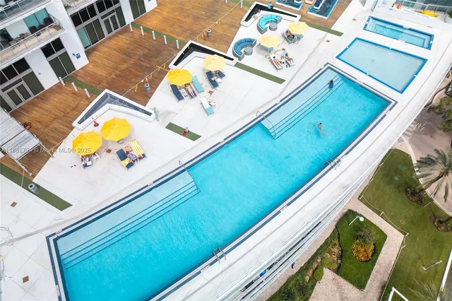 $690,000 | 92 Southwest 3rd Street, Unit 3512, Miami, FL 33130