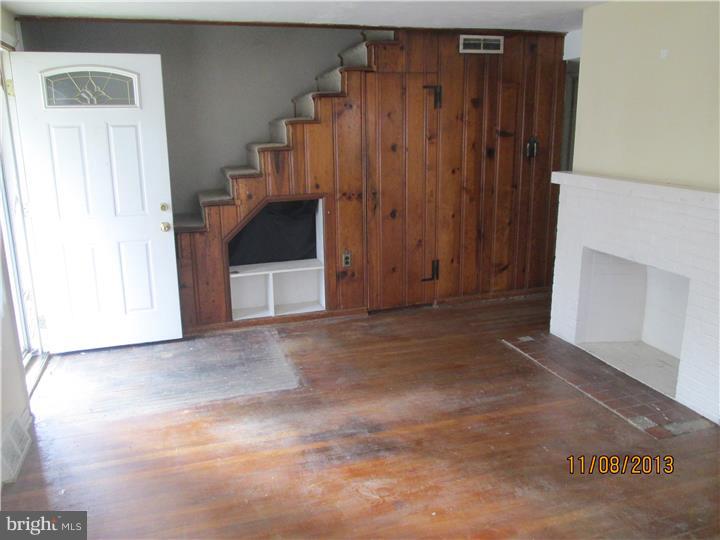2349 Woodland Road Abington, PA 19001 - Photo 3 of 8 Living Room