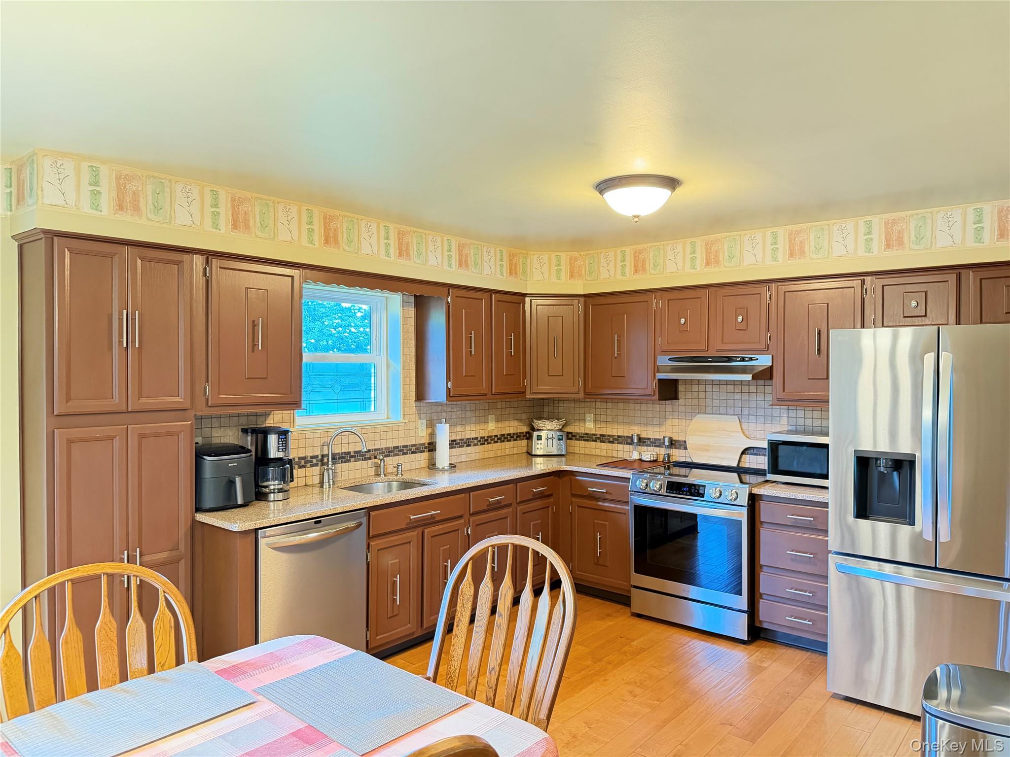 147 Hounslow Road Shirley, NY 11967 - Photo 8 of 31