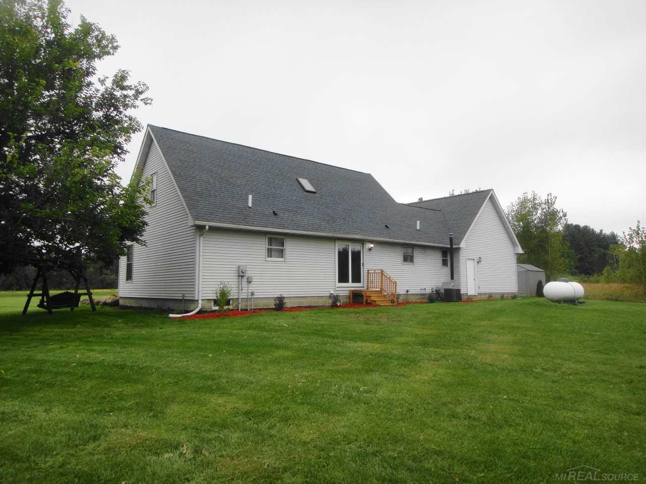 5989 Newark Road Imlay City, MI 48444 - Photo 10 of 30 31360668-9.JPG