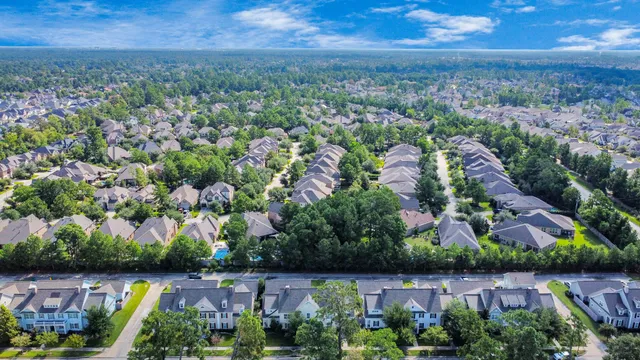 an aerial view of house with yard and lake view