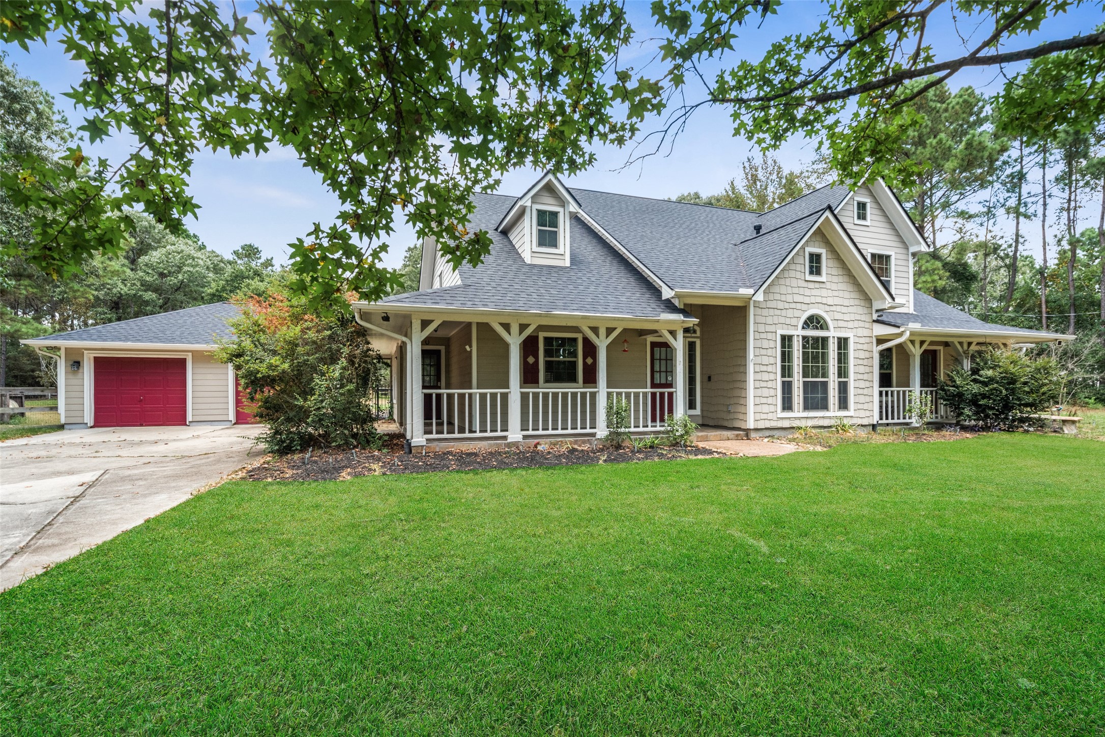 7863 Rodeo Road Waller, TX 77484 - Photo 36 of 36 a front view of a house with a garden