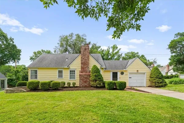 $395,000 | 2609 West 50th Terrace, Westwood, KS 66205