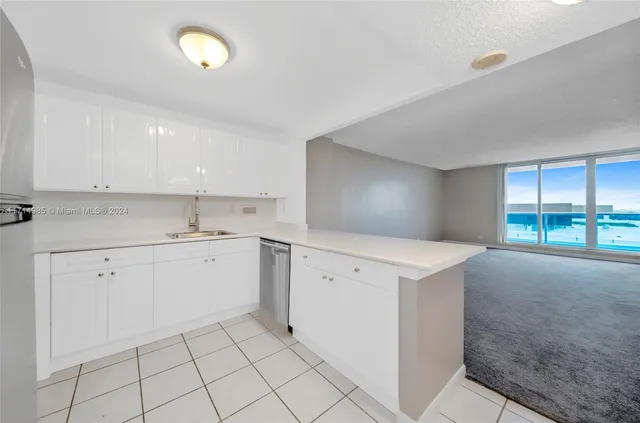 $790,000 | 2301 Collins Avenue, Unit 1030, Miami Beach, FL 33139