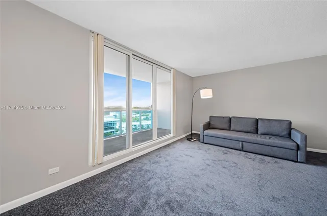 $790,000 | 2301 Collins Avenue, Unit 1030, Miami Beach, FL 33139