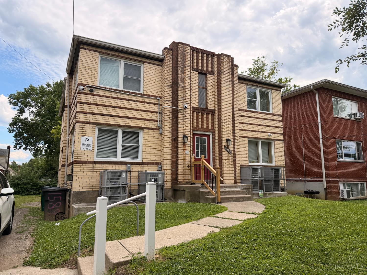 1589 Summit Road Cincinnati, OH 45237 - Photo 1 of 35