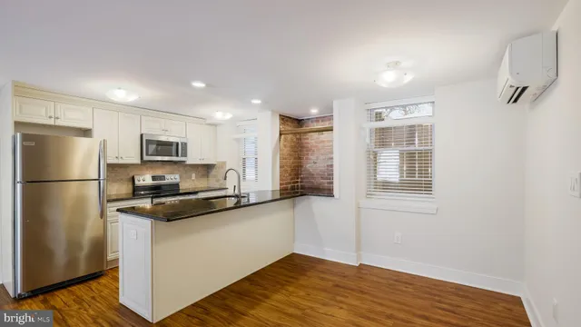 $2,000 | 106 East State Street, Unit 4, Doylestown, PA 18901