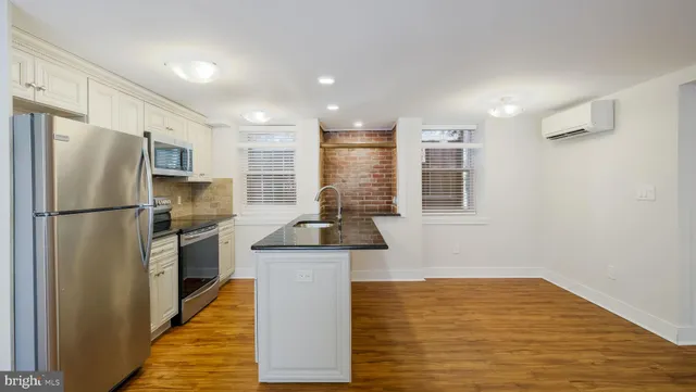 $2,000 | 106 East State Street, Unit 4, Doylestown, PA 18901